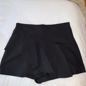 Black zara skort ! Size large but fits like a Medium, Never worn!!!
